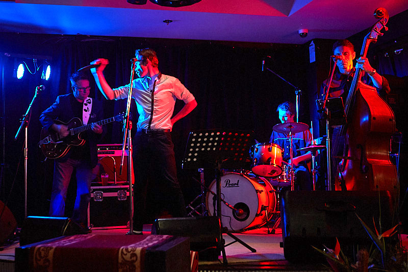 band at pub